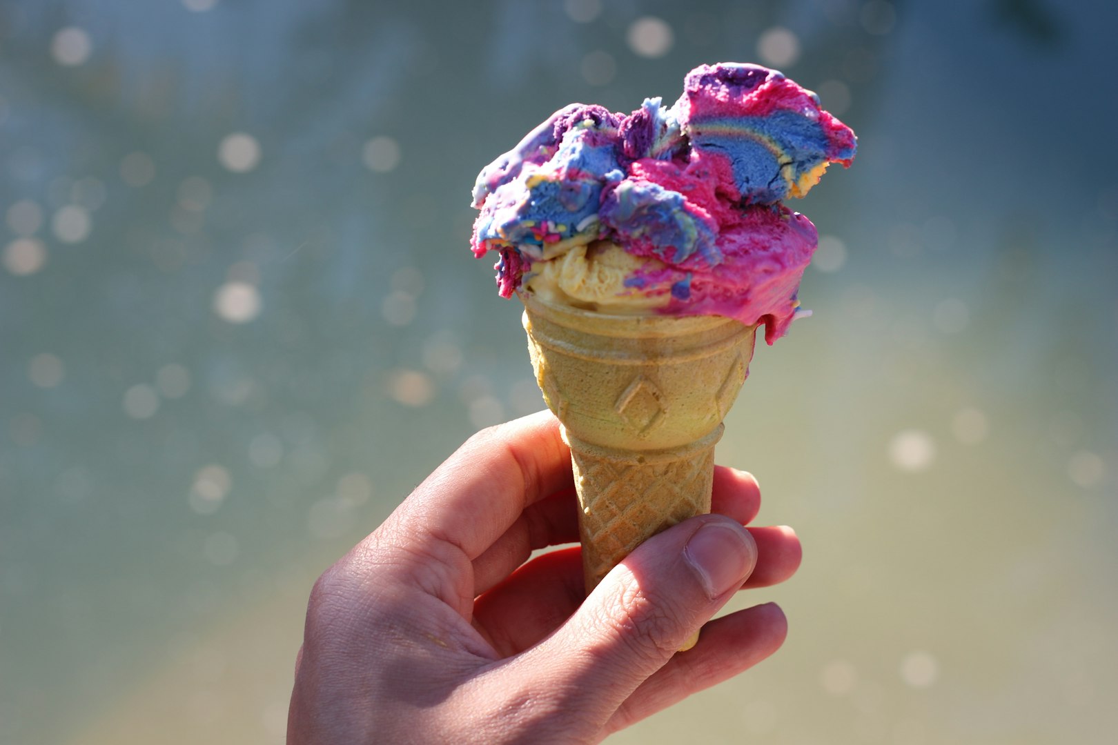 Sommardag vid sjön – miljöbild för Café Sjöstigen